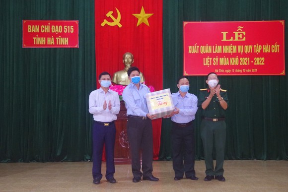 Hà Tĩnh tổ chức lễ xuất quân làm nhiệm vụ quy tập mộ liệt sĩ tại Lào  ảnh 1