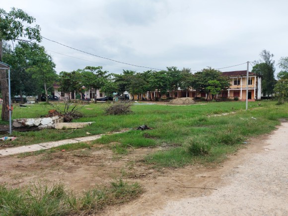 Hà Tĩnh: Hoang tàn trường học bỏ hoang ảnh 17
