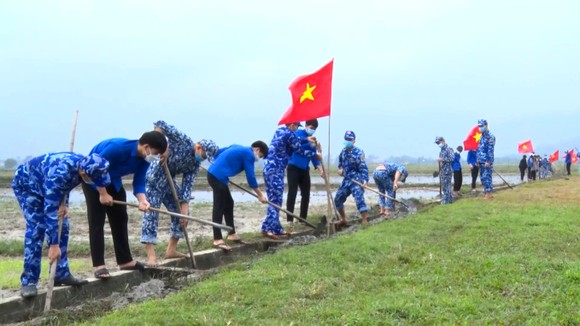 Hà Tĩnh: Đồng hành cùng ngư dân vươn khơi bám biển và xây dựng nông thôn mới ảnh 2