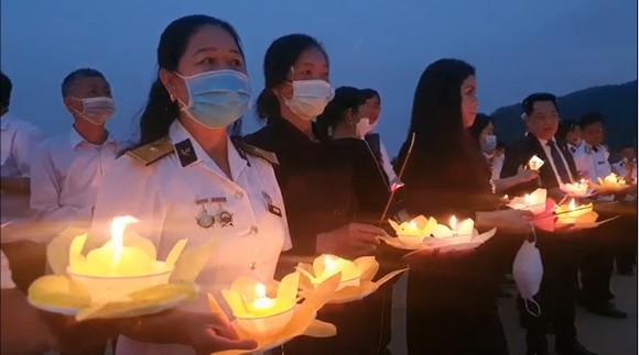 Xúc động lễ tưởng niệm 64 anh hùng liệt sĩ Gạc Ma ảnh 10