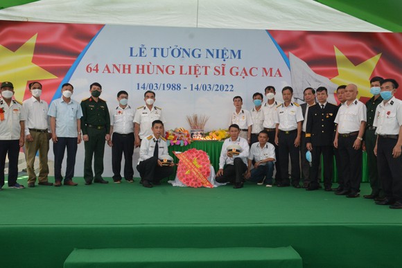 Xúc động lễ tưởng niệm 64 anh hùng liệt sĩ Gạc Ma ảnh 2
