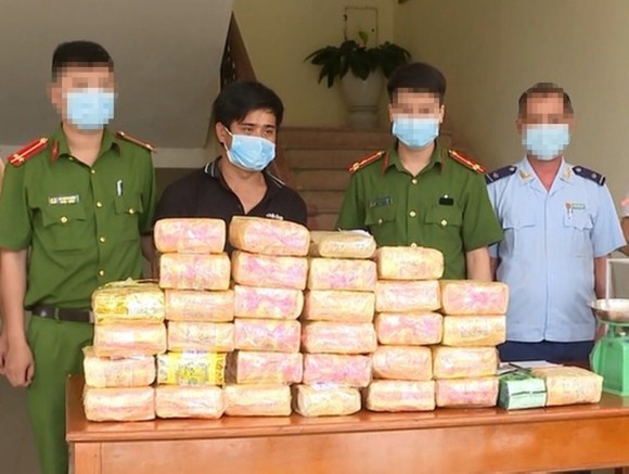 Tử hình đối tượng vận chuyển 31kg ma túy, 12.000 viên hồng phiến ảnh 2