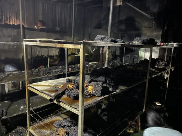 Hà Tĩnh: Cháy cửa hàng tạp hóa, thiệt hại hàng trăm triệu đồng ảnh 10