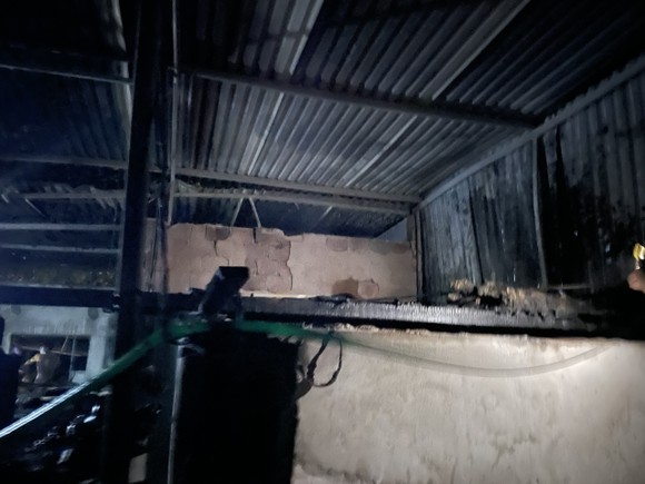 Hà Tĩnh: Cháy cửa hàng tạp hóa, thiệt hại hàng trăm triệu đồng ảnh 9