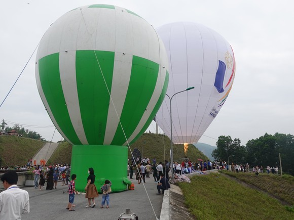 Hà Tĩnh: Trình diễn bay khinh khí cầu chào mừng SEA Games 31 ảnh 16