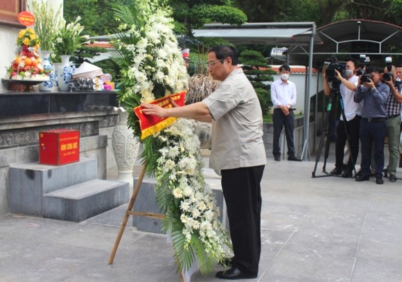 Thủ tướng Chính phủ dâng hương tại Khu di tích lịch sử quốc gia Ngã ba Đồng Lộc ảnh 5