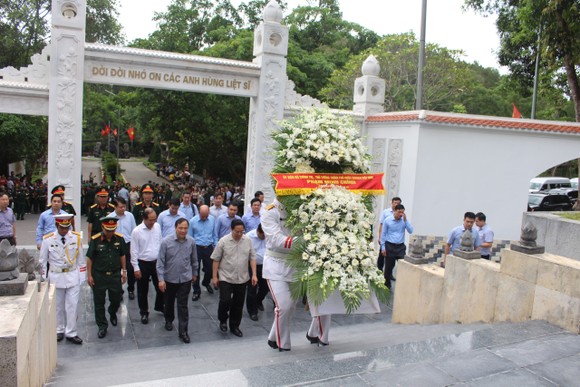 Thủ tướng Chính phủ dâng hương tại Khu di tích lịch sử quốc gia Ngã ba Đồng Lộc ảnh 3