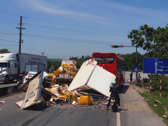 Hà Tĩnh: Tai nạn giao thông liên hoàn, nhiều phương tiện bị hư hỏng ảnh 6