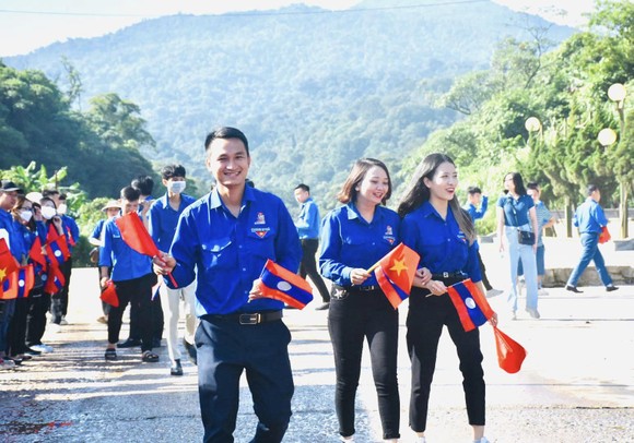 Đoàn đại biểu Lào tham dự chương trình Gặp gỡ hữu nghị thanh niên Việt Nam - Lào ảnh 13