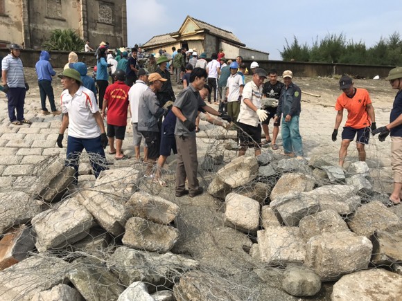 Hà Tĩnh: Ngập cầu tràn trên sông Ngàn sâu, bản Rào Tre bị chia cắt ảnh 3