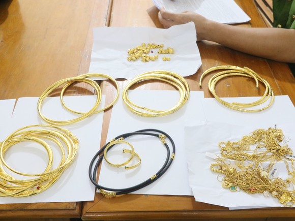 Truy bắt thành công đối tượng trộm hơn 183 chỉ vàng ảnh 3