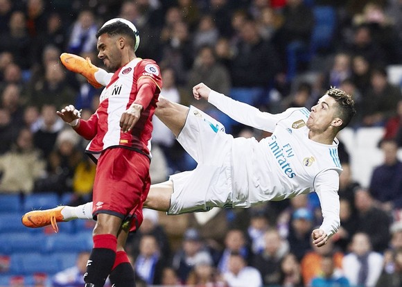 Ronaldo thể hiện khả năng ghi bàn khủng khiếp vào lưới Girona. Ảnh: Getty Images