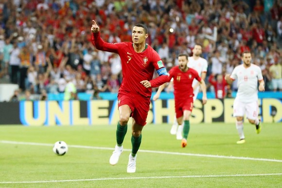Ronaldo chói sáng giúp Bồ Đào Nha cầm hòa Tây Ban Nha. Ảnh Getty Images