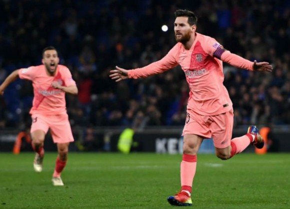 Lionel Messi tiếp tục viết nên lịch sử bằng những kỹ năng kỳ diệu. Ảnh: Getty Images  