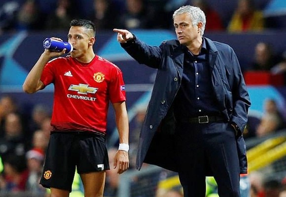 Alexis Sanchez khẳng định luôn tôn trọng Jose Mourinho. Ảnh: Getty Images    