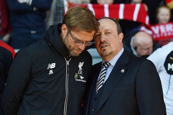 Rafael Benitez (phải) liệu có “căng” với Jurgen Klopp như đã hứa? Ảnh: Getty Images    