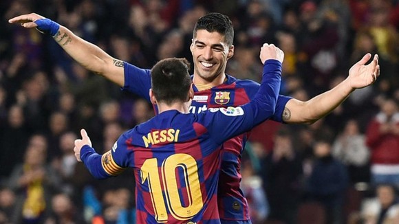 Suarez hé lộ mục tiêu khiến anh ở lại Barca ảnh 1