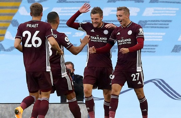 Jamie Vardy tỏa sáng để giúp Leicester thắng ấn tượng. Ảnh: Getty Images