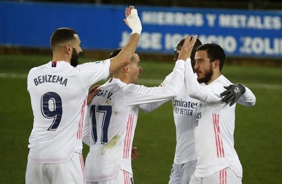 Eden Hazard và Karim Benzema tỏa sáng giúp Real thắng lớn.