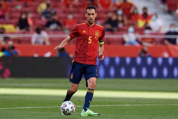 Sergio Busquets thi đấu trong trận giao hữu hòa Bồ Đào Nha. Ảnh: Getty Images