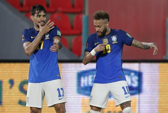 Argentina lại hòa phút cuối, Brazil vẫn thắng tuyệt đối ảnh 1