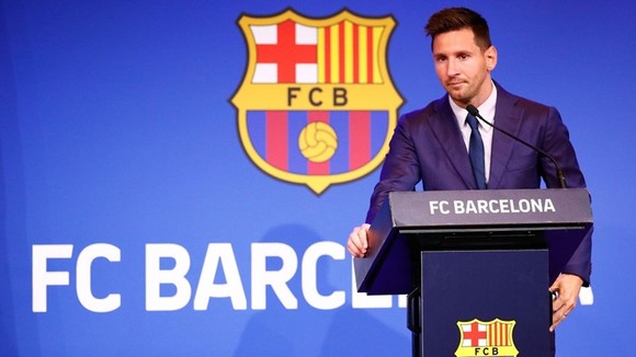 Messi đẫm lệ chia tay Barca, phủ nhận tin đồng ý với Paris SG ảnh 1