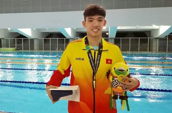 Huy Hoàng hiện đang là đương kim vô địch SEA Games đồng thời giữ kỷ lục đại hội ở nội dung bơi 400m tự do và 1500m tự do dành cho nam.