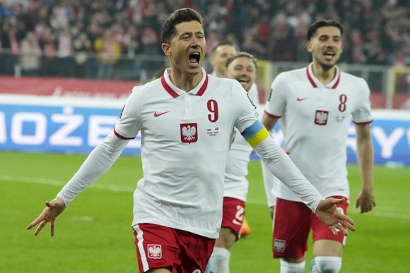Robert Lewandowski đưa Ba Lan đến World Cup 2022.