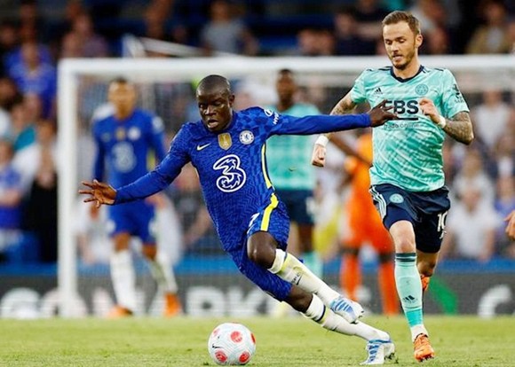 N'Golo Kante chơi trận đầu tiên kể từ 28-4 khi đối đầu Leicester. Ảnh: Getty Images