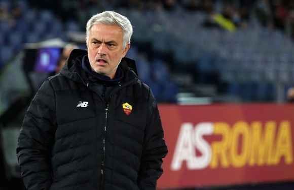 Jose Mourinho sẽ trở thành nhà cầm quân đầu tiên thắng Europa Conference League?