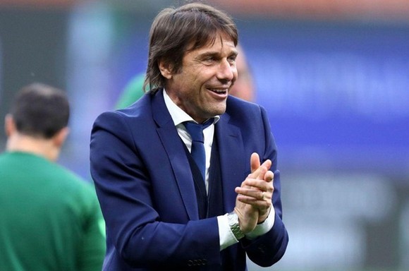 HLV Antonio Conte đã cam kết sẽ tiếp tục với Tottenham ở mùa tới. Ảnh: Getty Images