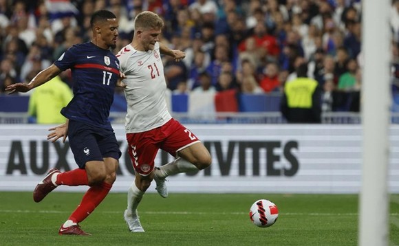 Andreas Cornelius vào sân ghi cú đúp bàn thắng giúp Đan Mạch ngược dòng.