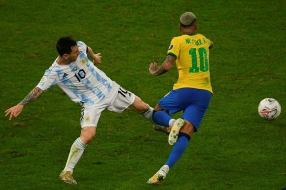Tính quyết liệt của trận “derby Nam Mỹ” chứa đựng nhiều hiểm họa chấn thương.