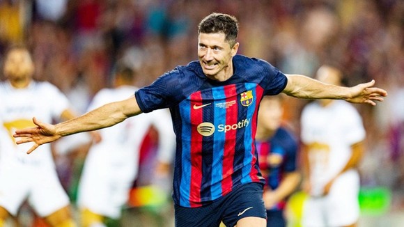 PSG đi săn tiền đạo, người hâm mộ Barca “ngóng” Messi ảnh 1