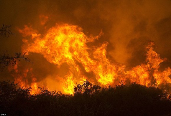 Cháy rừng bùng phát tại ở bang California. Ảnh: AP
