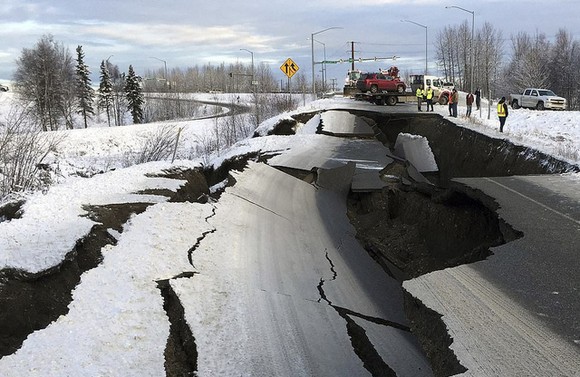 Động đất làm rung chuyển thành phố Anchorage, bang Alaska ảnh 4