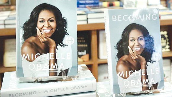 Hồi ký của bà Michelle Obama bán chạy kỷ lục 