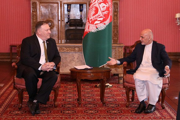 Tổng thống Afghanistan Ashraf Ghani tiếp Ngoại trưởng Ngoại trưởng Mỹ Mike Pompeo ở Kabul ngày 23-3. Ảnh: REUTERS