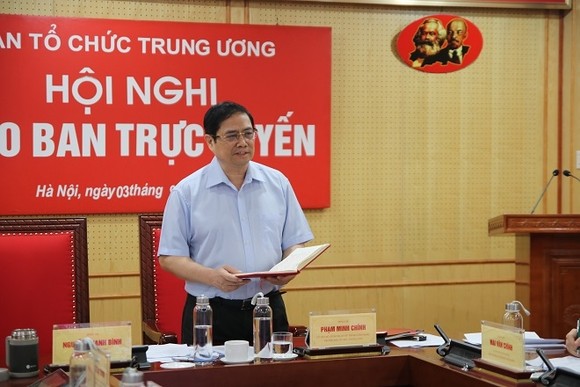 Đồng chí Phạm Minh Chính, Ủy viên Bộ Chính trị, Bí thư Trung ương Đảng, Trưởng Ban Tổ chức Trung ương phát biểu chỉ đạo tại Hội nghị