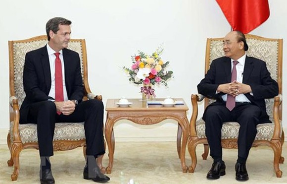 Thủ tướng Nguyễn Xuân Phúc tiếp ông Andrew Jeffries, Giám đốc quốc gia Ngân hàng ADB tại Việt Nam. Ảnh: TTXVN