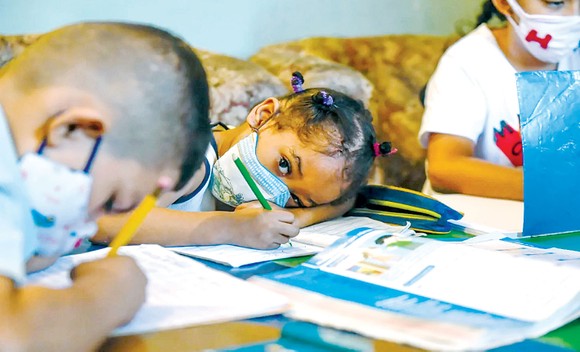 Trẻ em tham gia lớp học ở khu phố Petare, thủ đô Caracas, Venezuela. Ảnh: UNICEF