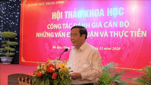 Đồng chí Nguyễn Thanh Bình, Ủy viên Ban chấp hành Trung ương Đảng, Phó Trưởng ban Thường trực Ban Tổ chức Trung ương phát biểu khai mạc Hội thảo. Ảnh: TTXVN