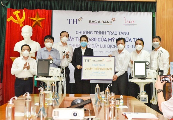 TH tặng hơn 30.000 sản phẩm sữa và đồ uống đến lực lượng chống dịch và người cách ly tại thị xã Hoàng Mai ảnh 2