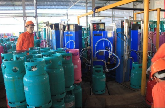 Giá gas tiến sát 500.000 đồng/bình 12kg ảnh 1
