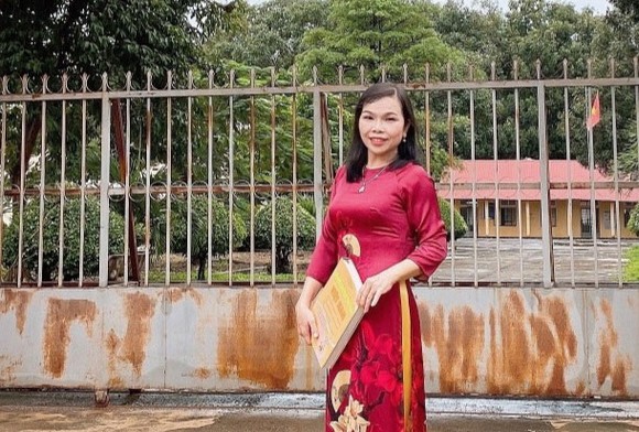 Cô giáo Hoàng Thị Mỹ Nhung xứng đáng là người phụ nữ  tiêu biểu nơi vùng biên Lộc Ninh