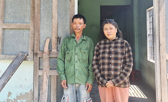 Vợ chồng anh Phùng Ngọc Sơn và chị Nguyễn Thị Mỹ Hạnh