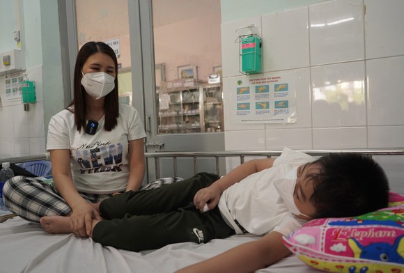 Bệnh nhi điều trị sốt xuất huyết tại Bệnh viện Nhi đồng 2, TPHCM. Ảnh: THÀNH SƠN