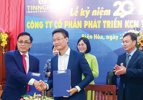 Ký kết hợp tác giữa Công ty CP Phát triển KCN Tín Nghĩa  với Công ty CP Dầu khí đầu tư khai thác cảng Phước An