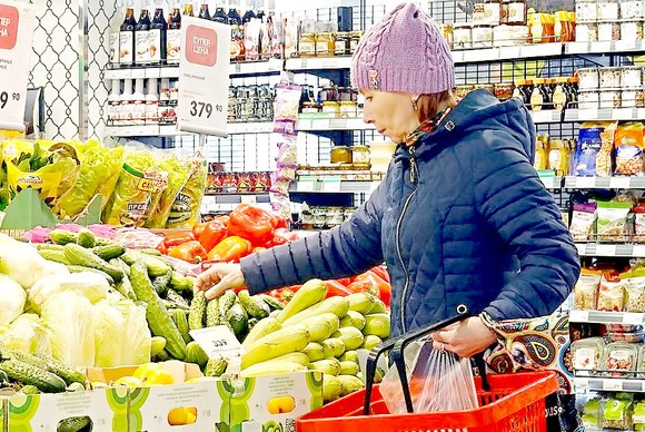 Chi tiêu cho thực phẩm chiếm vị trí hàng đầu trong cơ cấu tiêu dùng của người dân Nga.  Ảnh: BBC