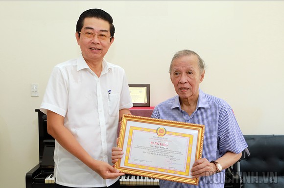 Ban Nội chính Trung ương tặng bằng khen nhạc sĩ Trần Long Ẩn ảnh 1